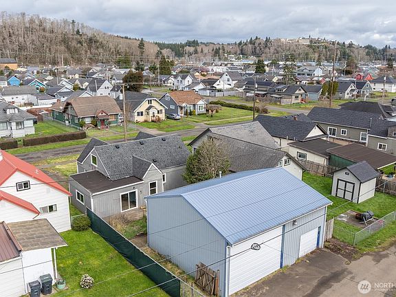 4th image of 2826 Pacific Avenue