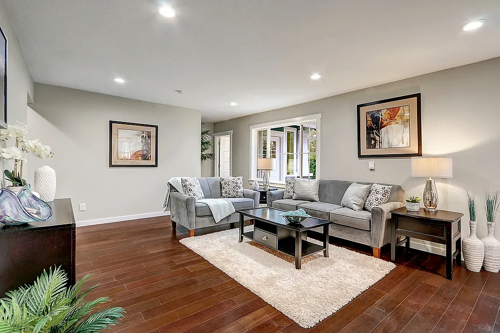 3 bed, 2241 sqft, $3,100 — Photo 4