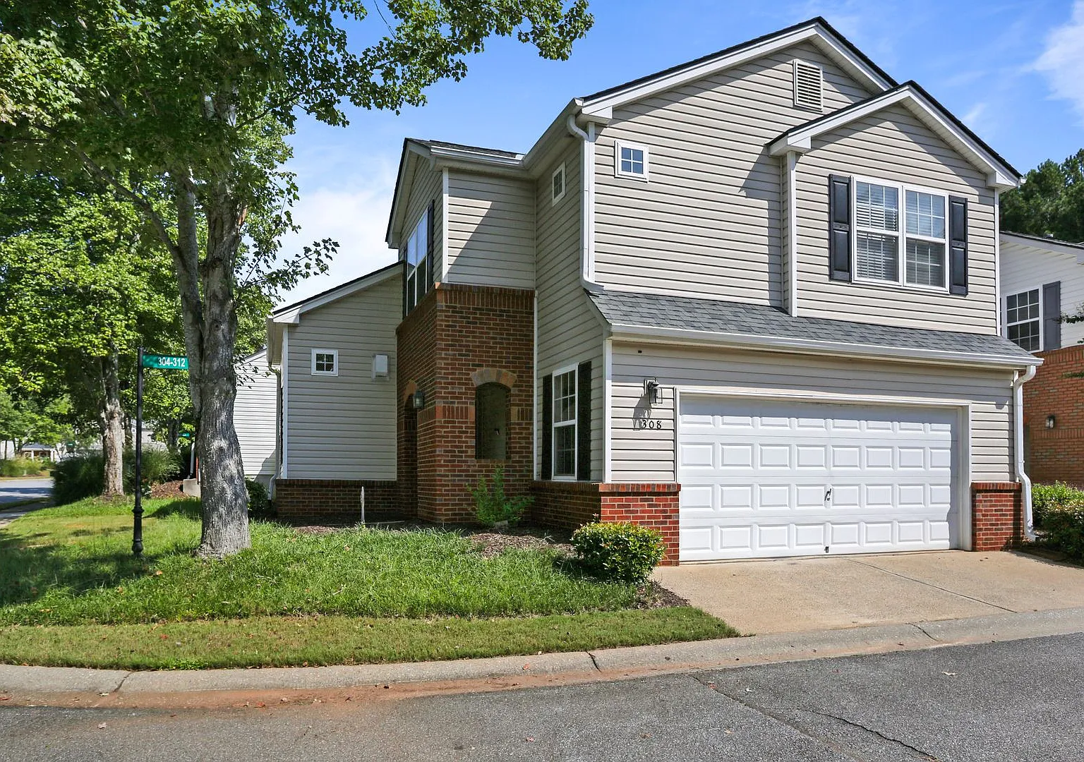 Charming 2-Bedroom, 2.5-Bath Home with Oversized Primary Suite in West Oaks Subdivision — Photo 3