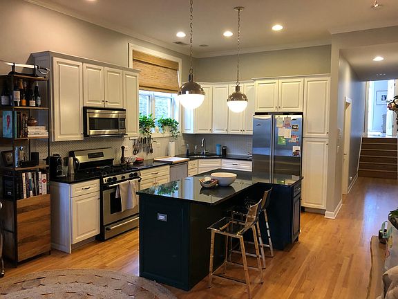 4th image of 840 W Armitage Ave APT 3W