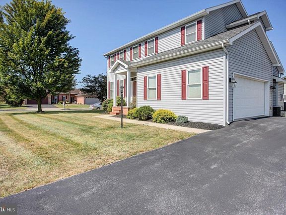 5th image of 30 Parkwood Dr