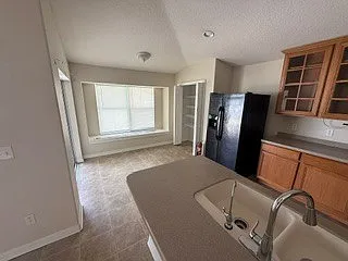 804 Leeshore Ct — Photo 3