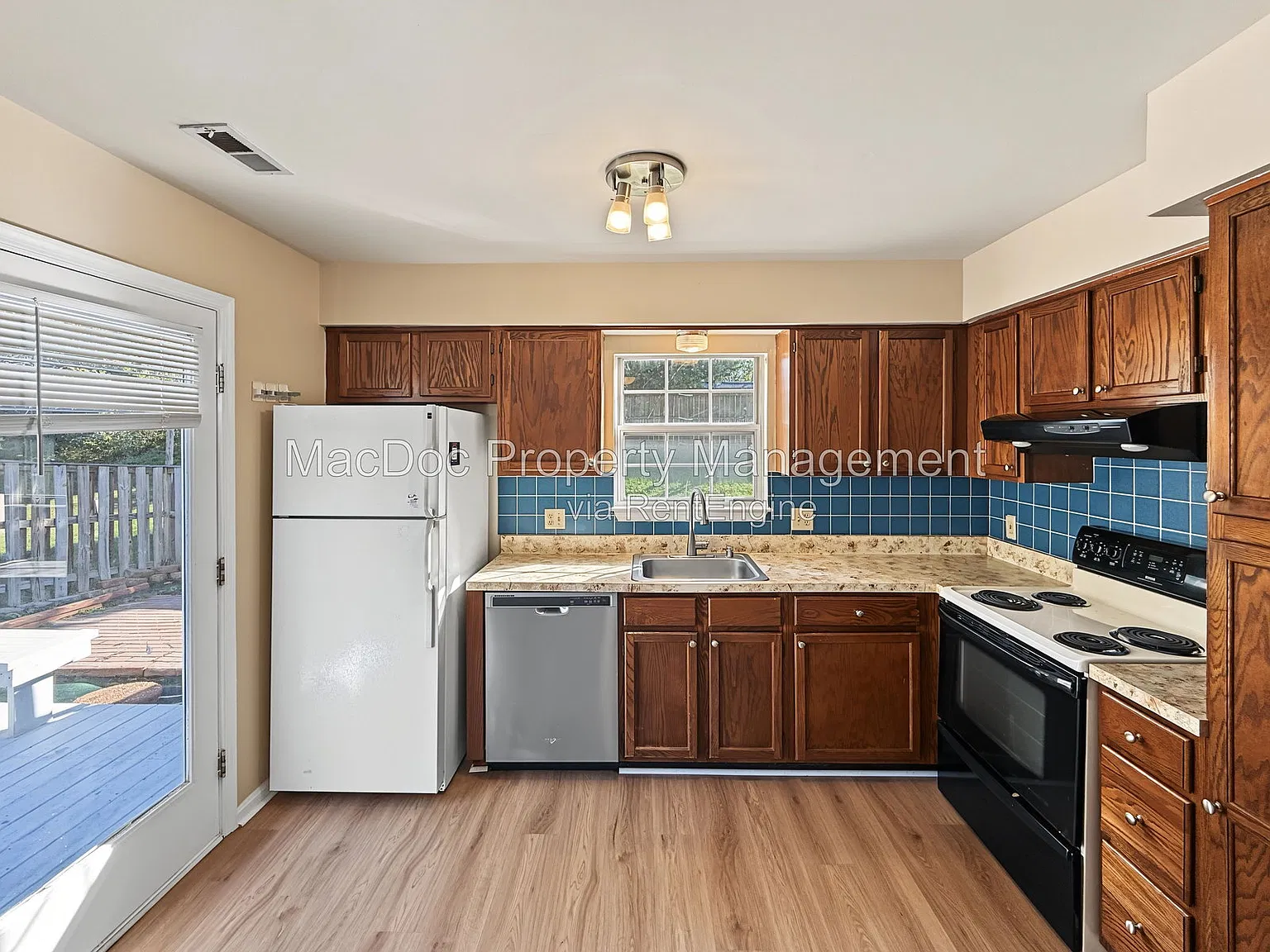 3 bed, 2.5 bath, 1372 sqft, $2,145 — Photo 4