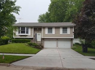 4705 Sugar Pine Dr NE, Cedar Rapids, IA 52402