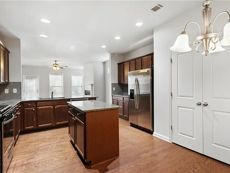 5090 Breezewood Cir — Photo 6