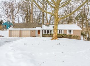 33 Little Brook Dr, Pittsford, NY 14534