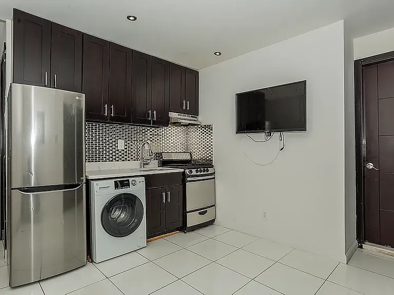 7 W 108th St #2-D — Photo 4