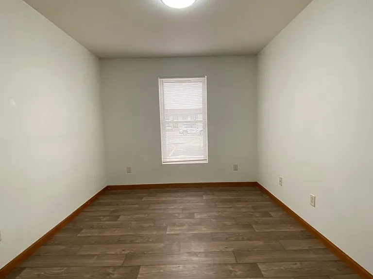 275 Woodridge Ct — Photo 13
