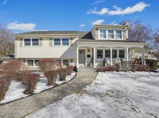 9 Juniper Dr, Morris Plains, NJ 07950