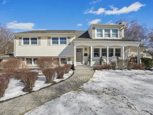 9 Juniper Dr, Morris Plains Boro, NJ 07950