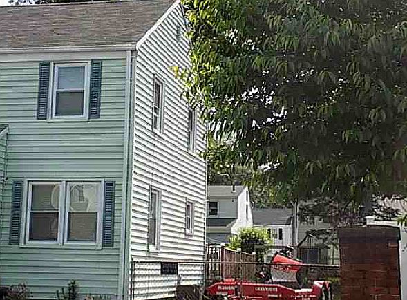 2nd image of 120 Roslyn St
