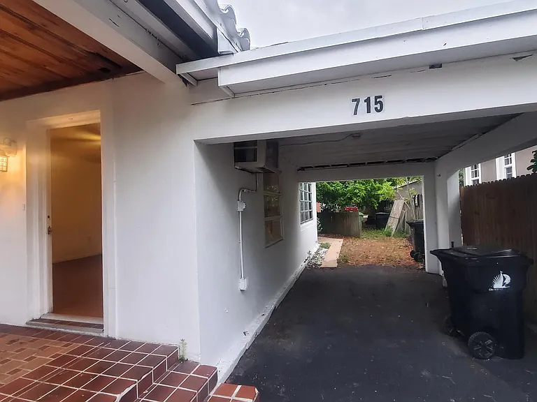 715 SE 14th Ct — Photo 13
