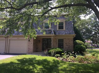 2S742 Avenue Orleans, Oak Brook, IL 60523