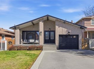 14 Atkins Dr, Hamilton, ON L9C 6S1