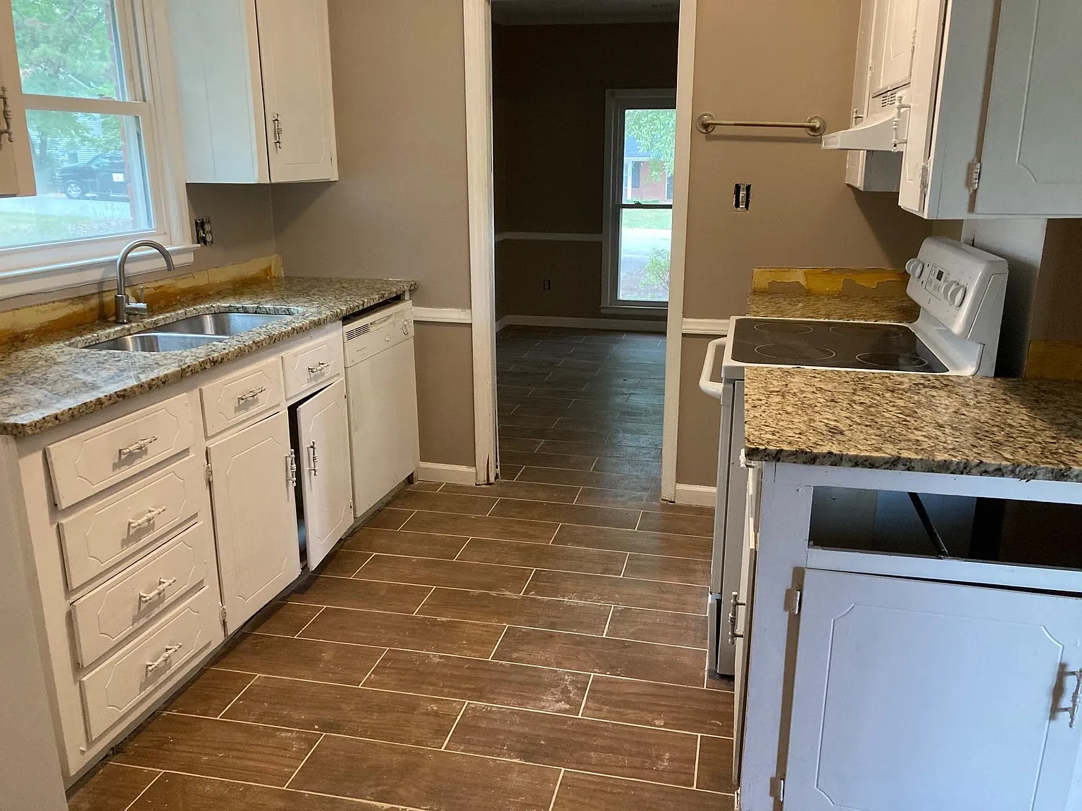Eaglecrest Rd, Charlotte — Photo 3
