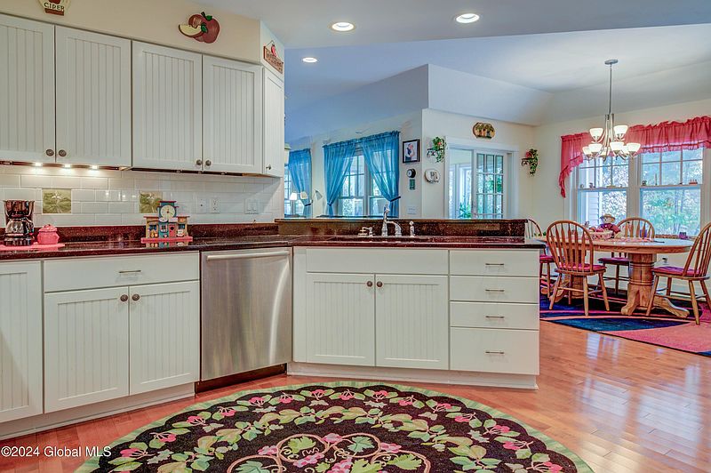 4th image of 376 Bemis Road