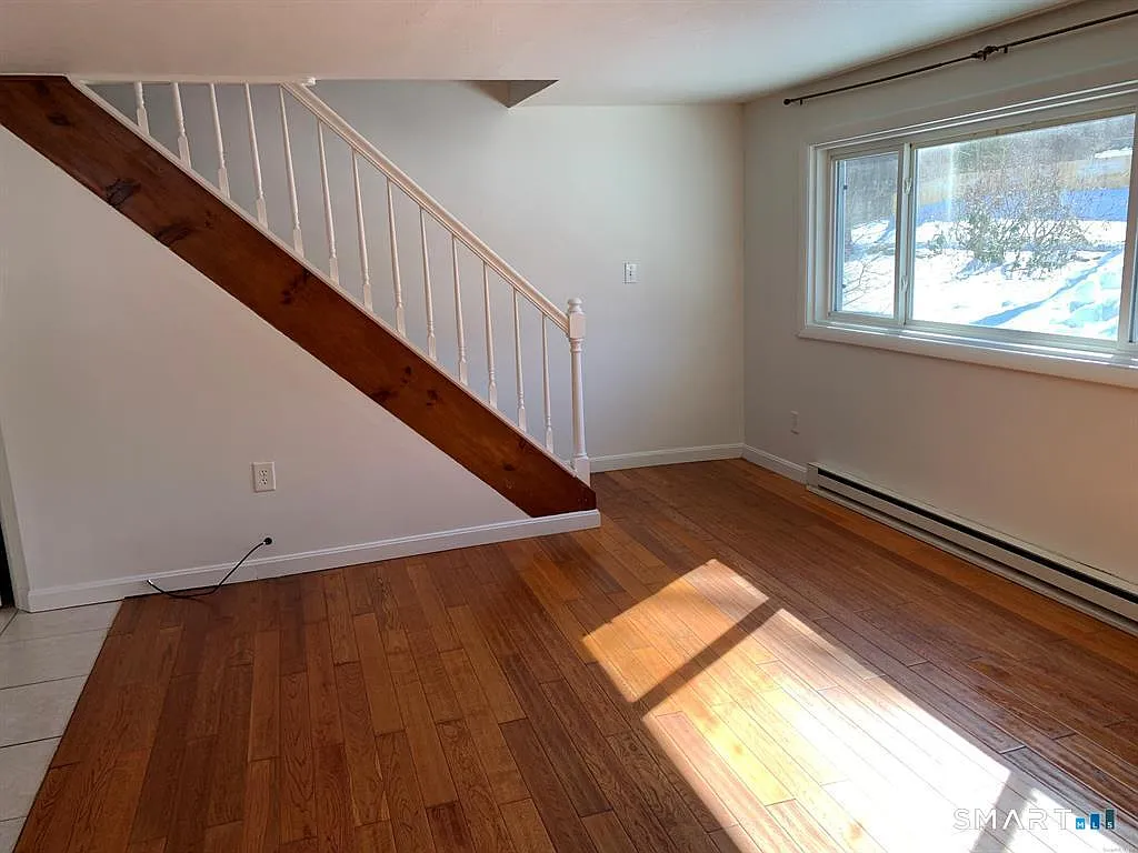 2 bed, 1.0 bath, 900 sqft, $2,200 — Photo 4