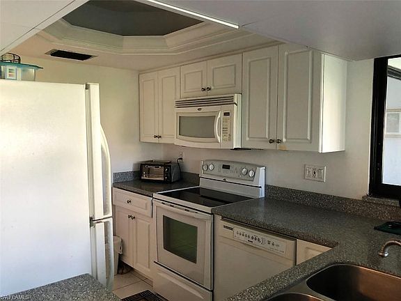 3rd image of 5630 Trailwinds Dr APT 211