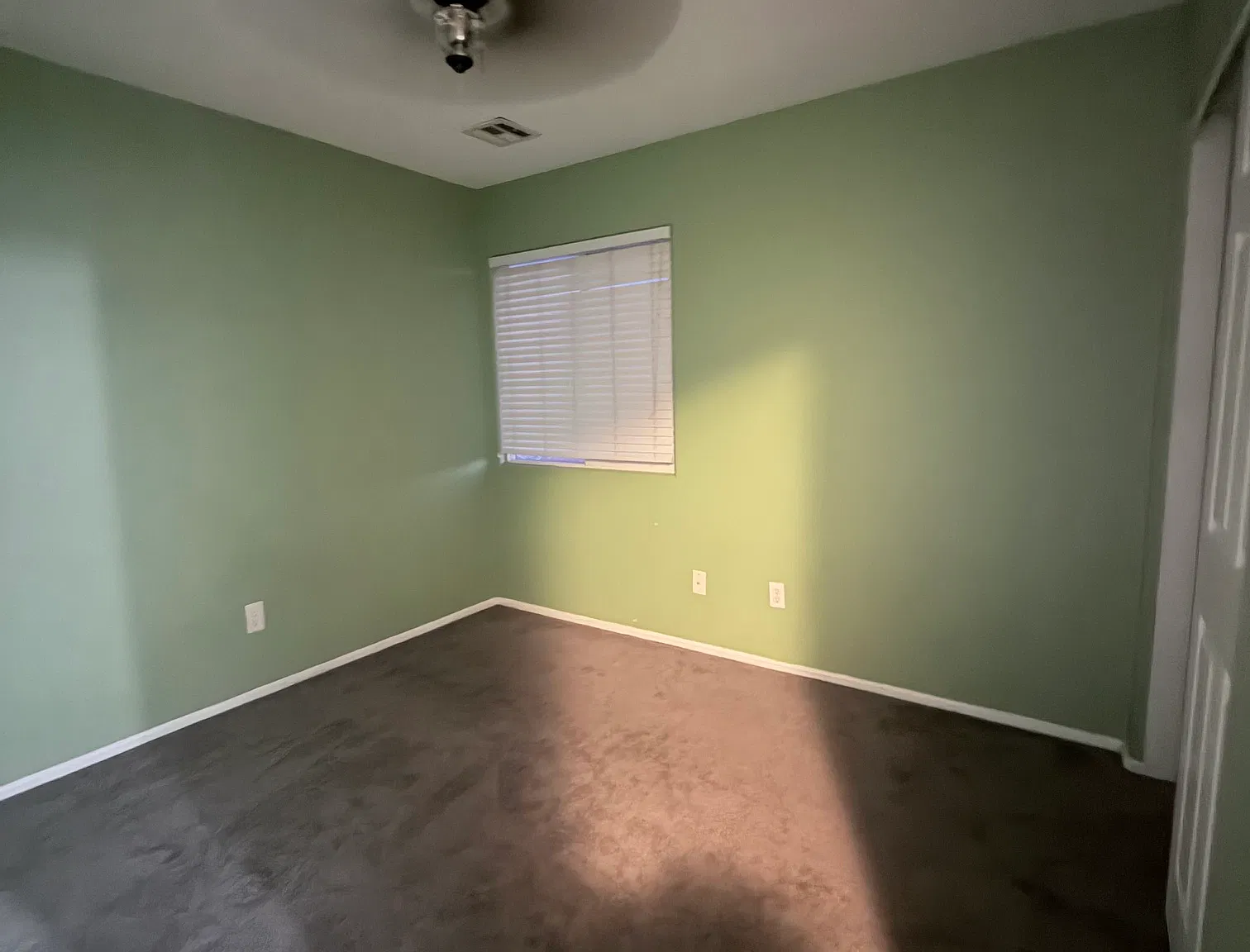 5 bed, 2202 sqft, $3,200 — Photo 2