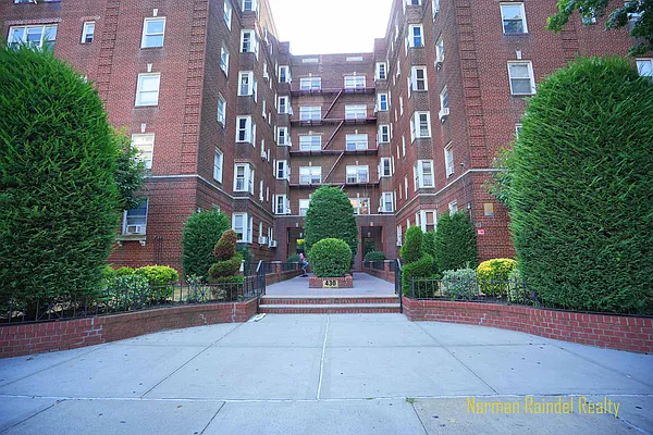 Rented by Norman Raindel, LREB | media 55