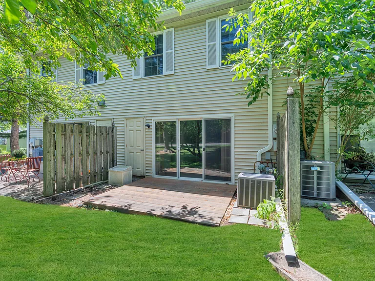 72 Quince Ct — Photo 17