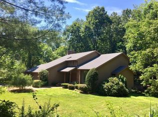 98 Wildflower Dr, Amherst, MA 01002
