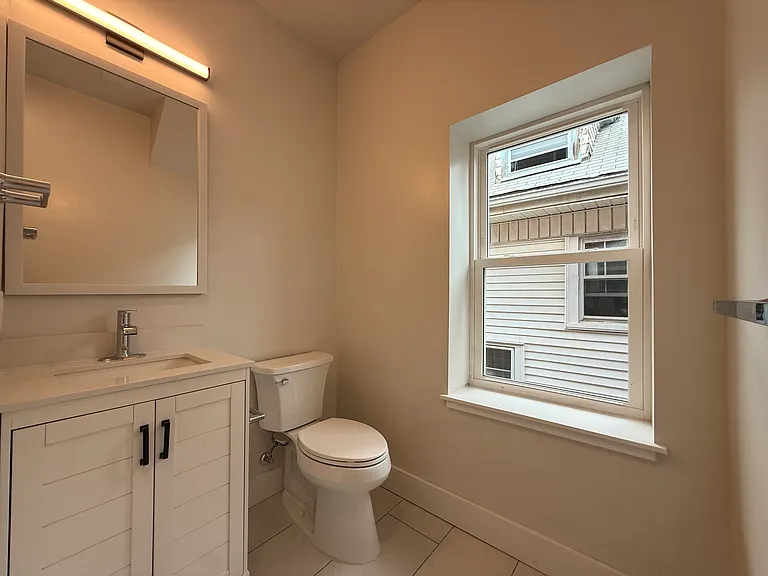 160 Main St #1 — Photo 23