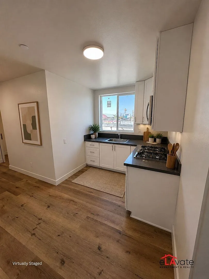 2 bed, 1.0 bath, 570 sqft, $2,595 — Photo 1