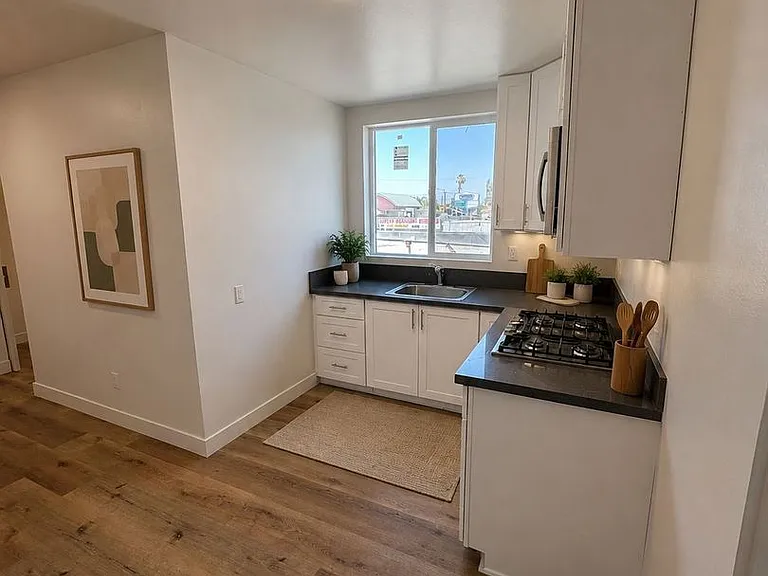 10914 S Main St #202 — Photo 1