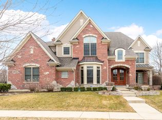 39W541 Bealer Cir, Geneva, IL 60134