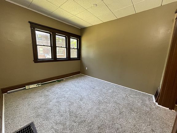 3rd image of 2014 Lincoln Way W #4
