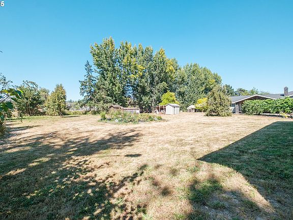 3rd image of 2225 Molalla Rd NE