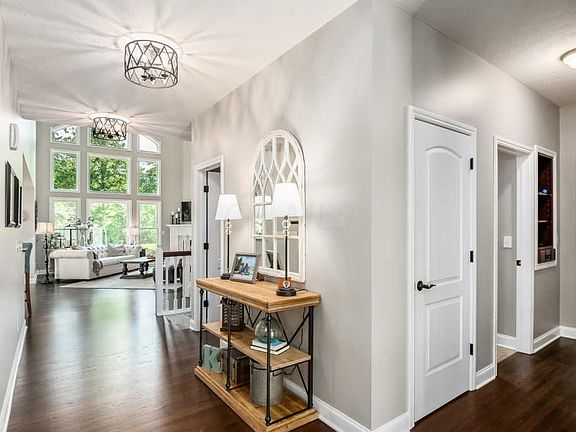 3rd image of 925 Kentucky Cir