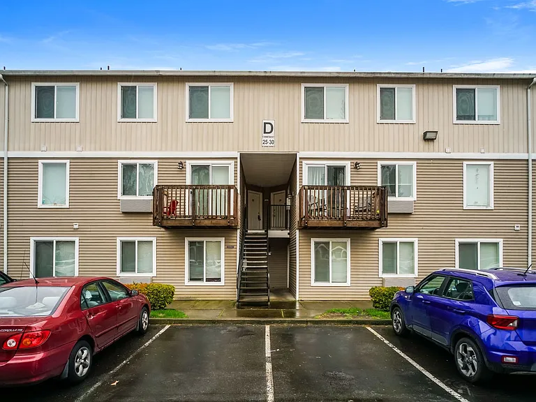1377-01PP Stacey Lee Apartments — Photo 43