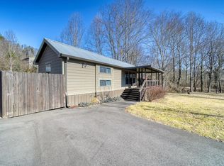 168 Maple Springs Ln, Mountain City, GA 30562