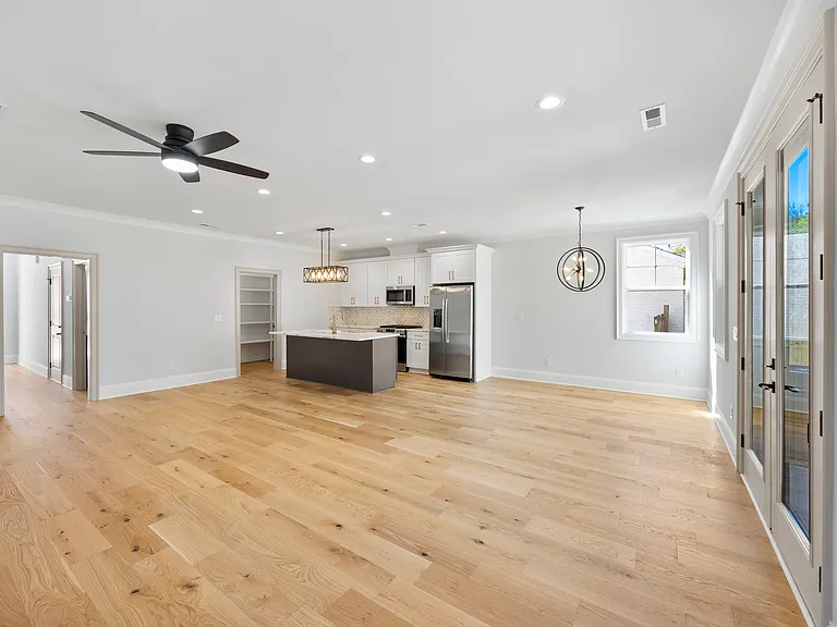1329 Condon St — Photo 5