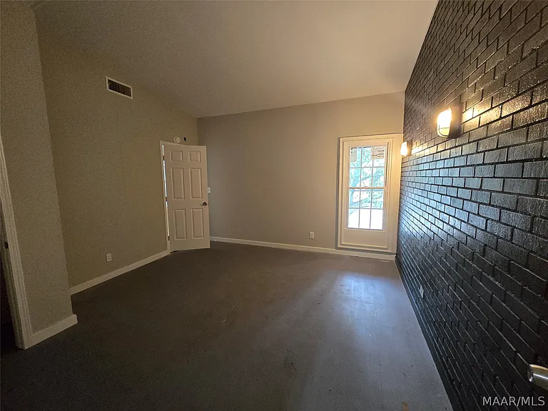 3735 Wesley Dr — Photo 6