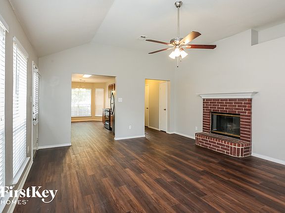 3rd image of 750 Ponselle Dr
