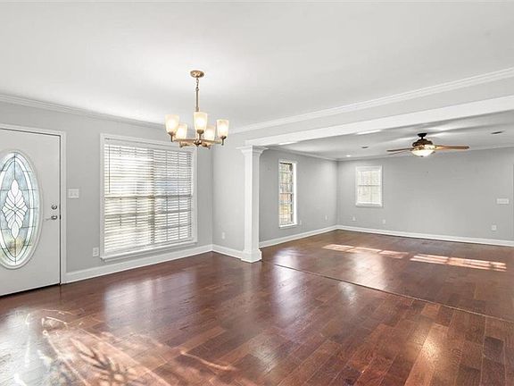 4th image of 81 Russell Dr NE