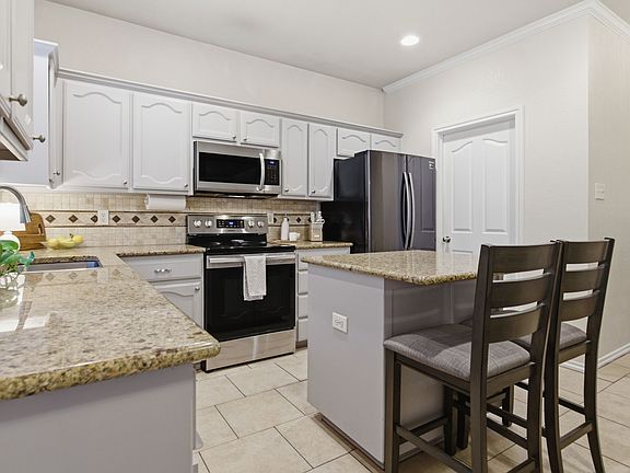 5th image of 5913 Ozark Dr