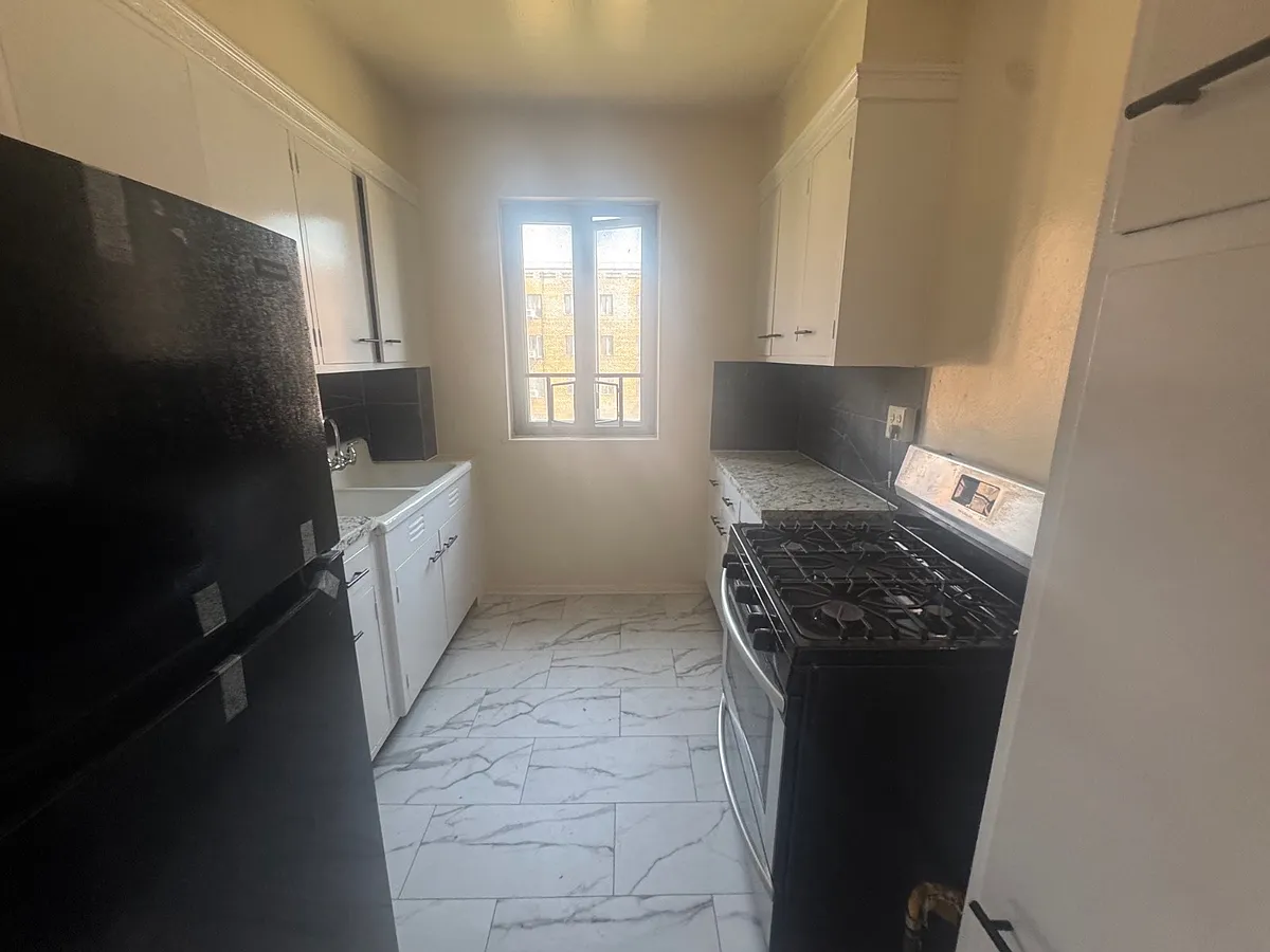 Building Photo - 1409 Metropolitan Ave #6D