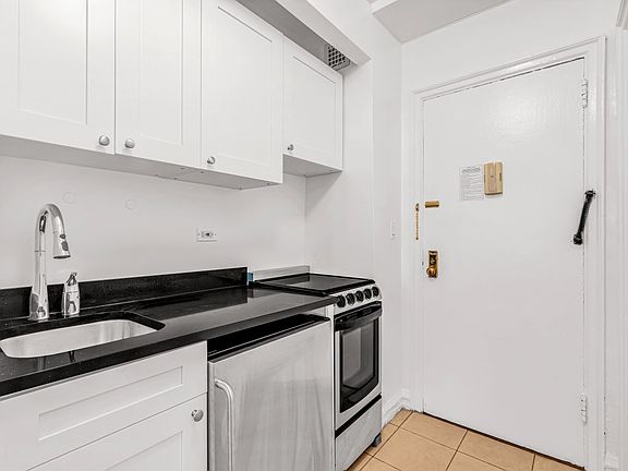 3rd image of 307 E 44th St APT 404