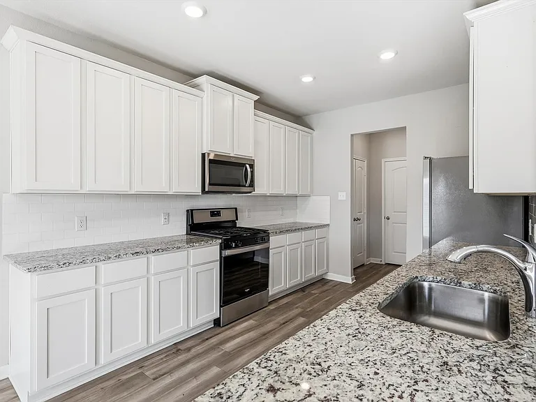 2105 Yarbrough Dr — Photo 13