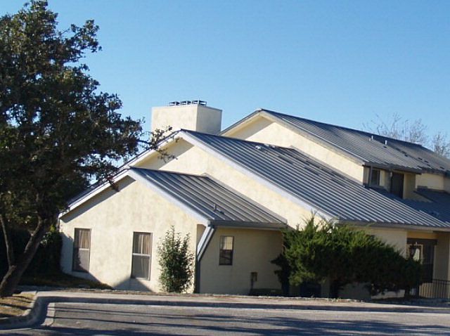 1st image of 220-9 Riverhill Club Ln