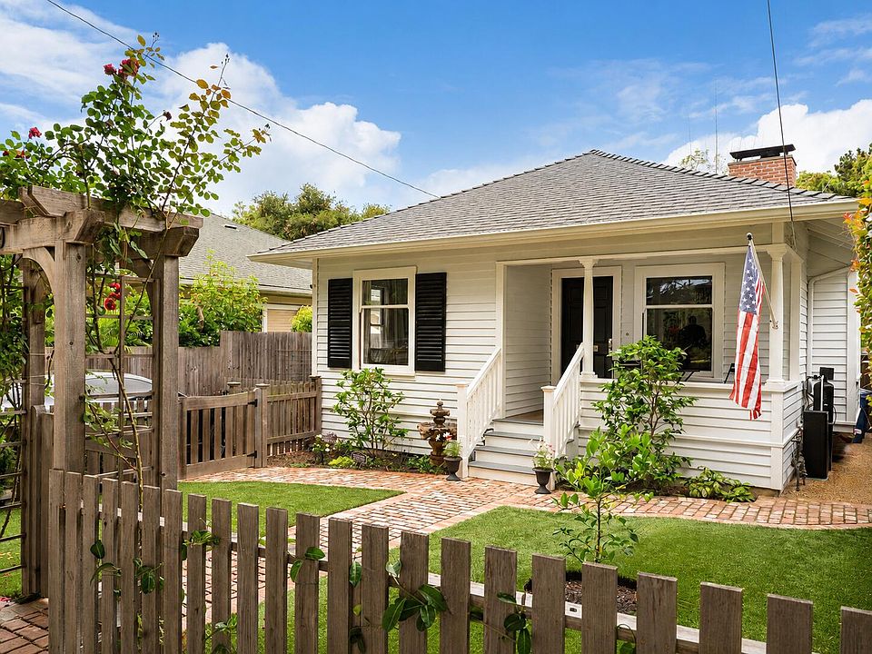 1st image of 1529 De La Vina St