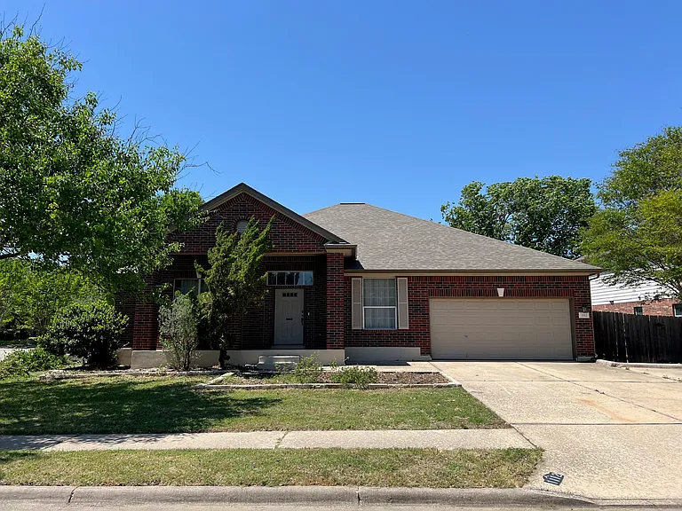 1112 Vanderbilt Cir — Photo 2