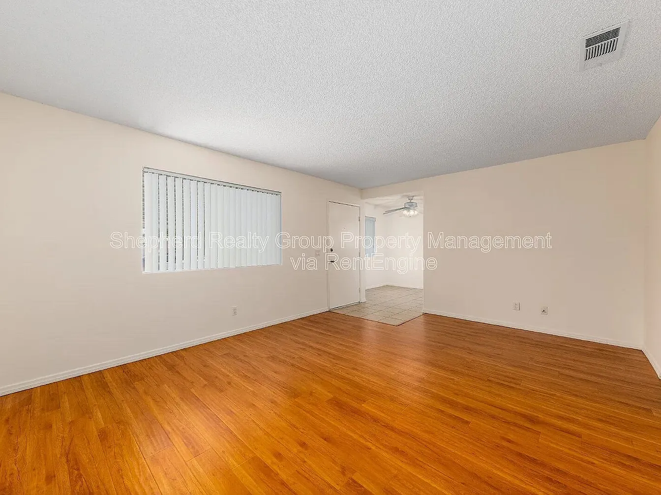 2 bed, 827 sqft, $1,600 — Photo 3