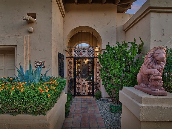 Private Courtyard Entry