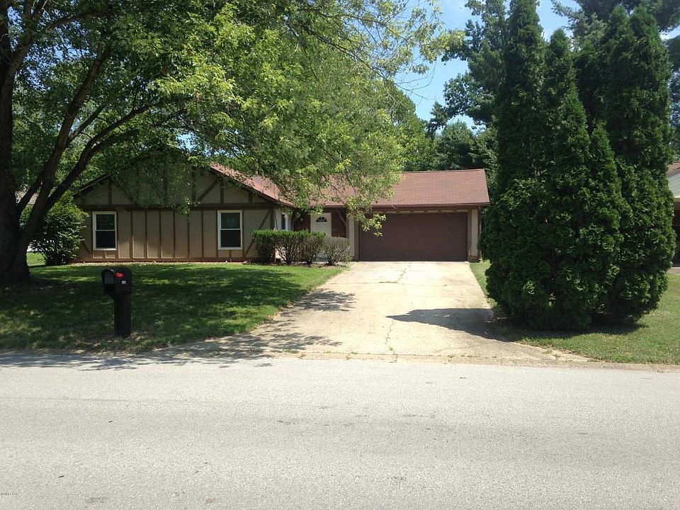 1st image of 905 S Emerald Ln