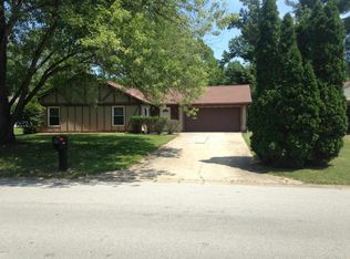 905 S Emerald Ln, Carbondale, IL 62901